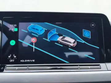 Volkswagen Golf Gen-Viii-2020