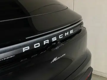 PORSCHE Macan   Panorama Dachsystem   Privacy   PASM