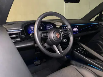 PORSCHE Macan   Panorama Dachsystem   Privacy   PASM