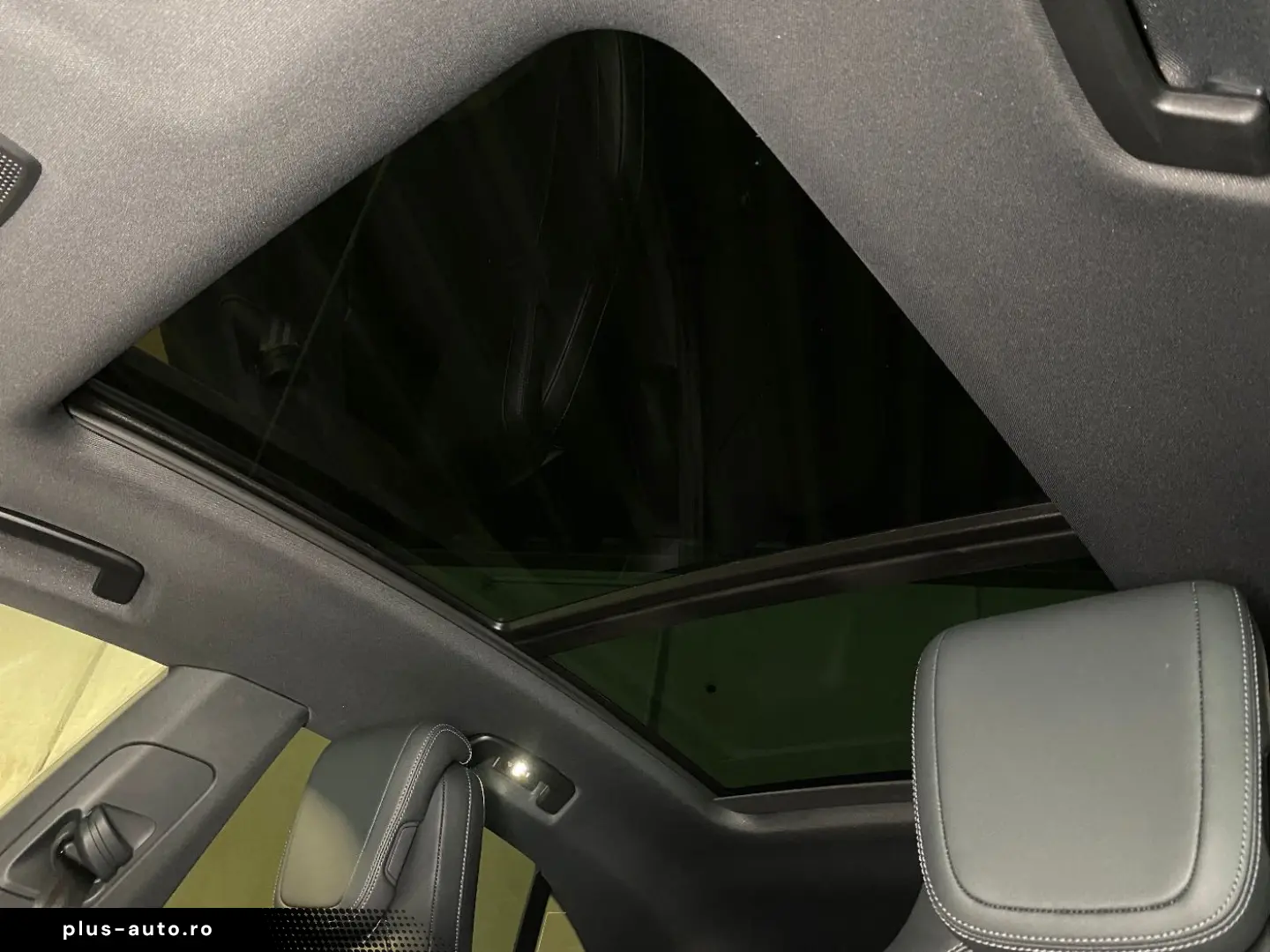 PORSCHE Macan   Panorama Dachsystem   Privacy   PASM