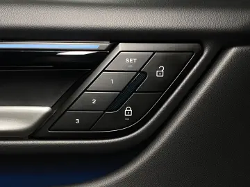 PORSCHE Macan   Panorama Dachsystem   Privacy   PASM