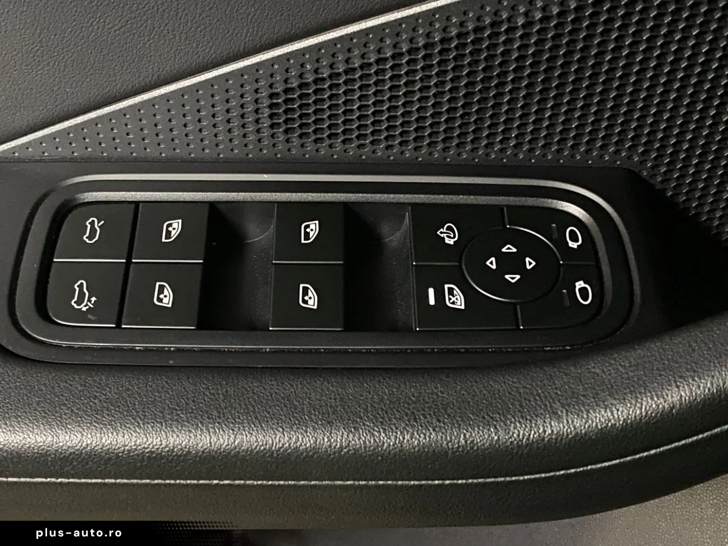 PORSCHE Macan   Panorama Dachsystem   Privacy   PASM