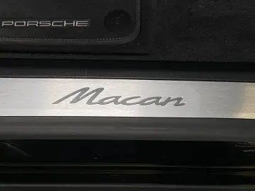 PORSCHE Macan   Panorama Dachsystem   Privacy   PASM
