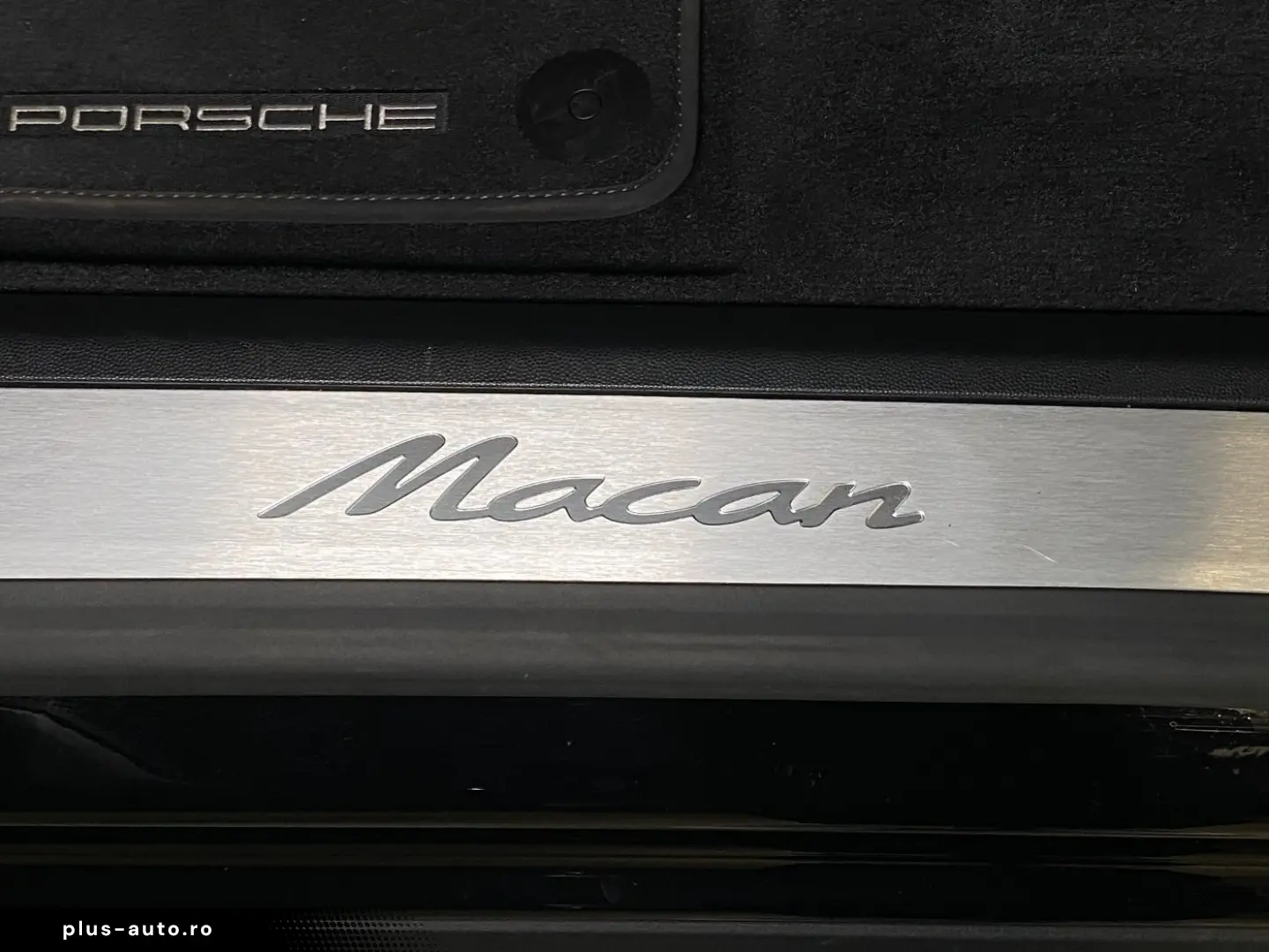 PORSCHE Macan   Panorama Dachsystem   Privacy   PASM