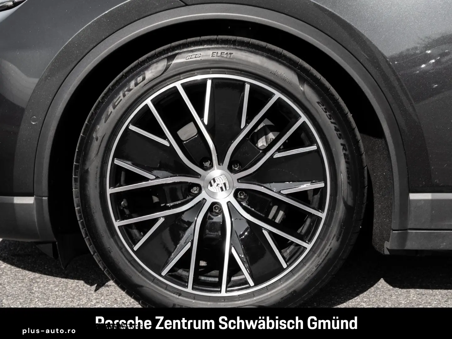 PORSCHE Macan 4 LEDmatrix SurroundView BOSE Luftfederung