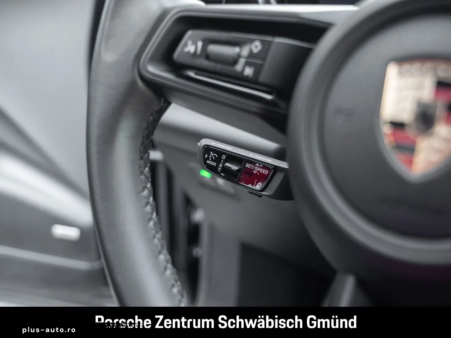 PORSCHE Macan 4 LEDmatrix SurroundView BOSE Luftfederung