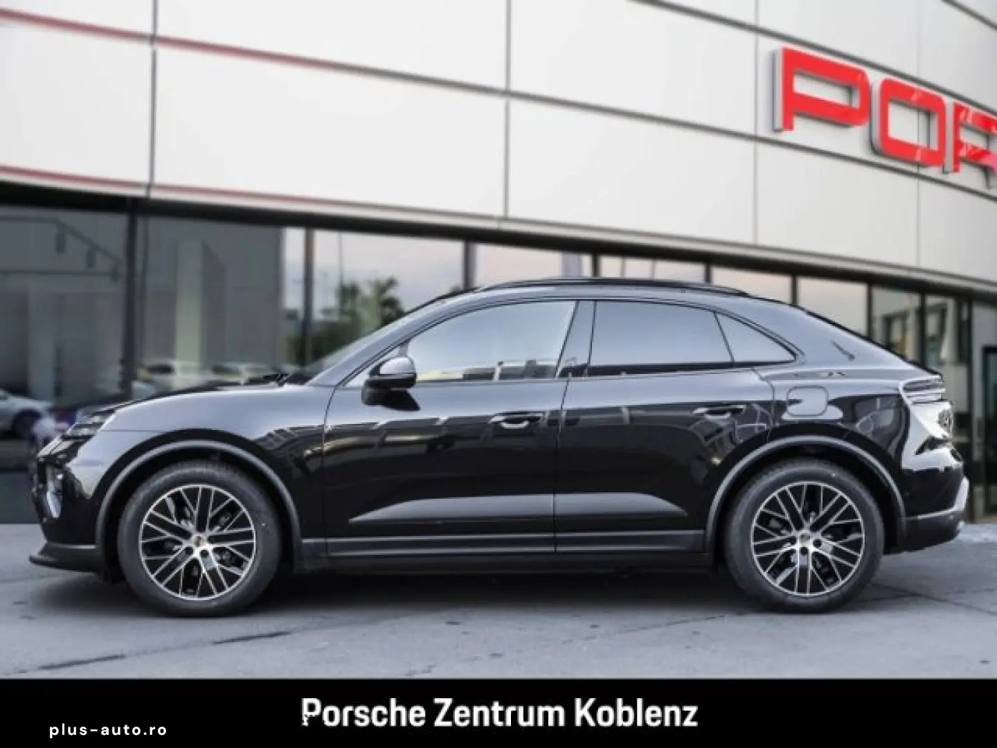 PORSCHE Macan 4