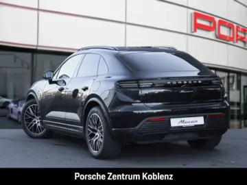 PORSCHE Macan 4