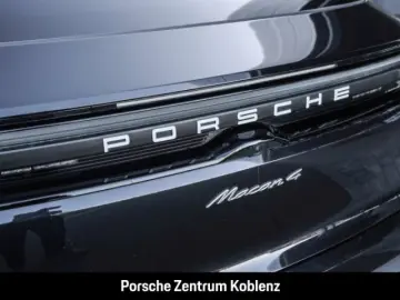 PORSCHE Macan 4