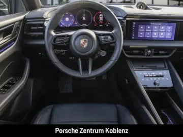PORSCHE Macan 4