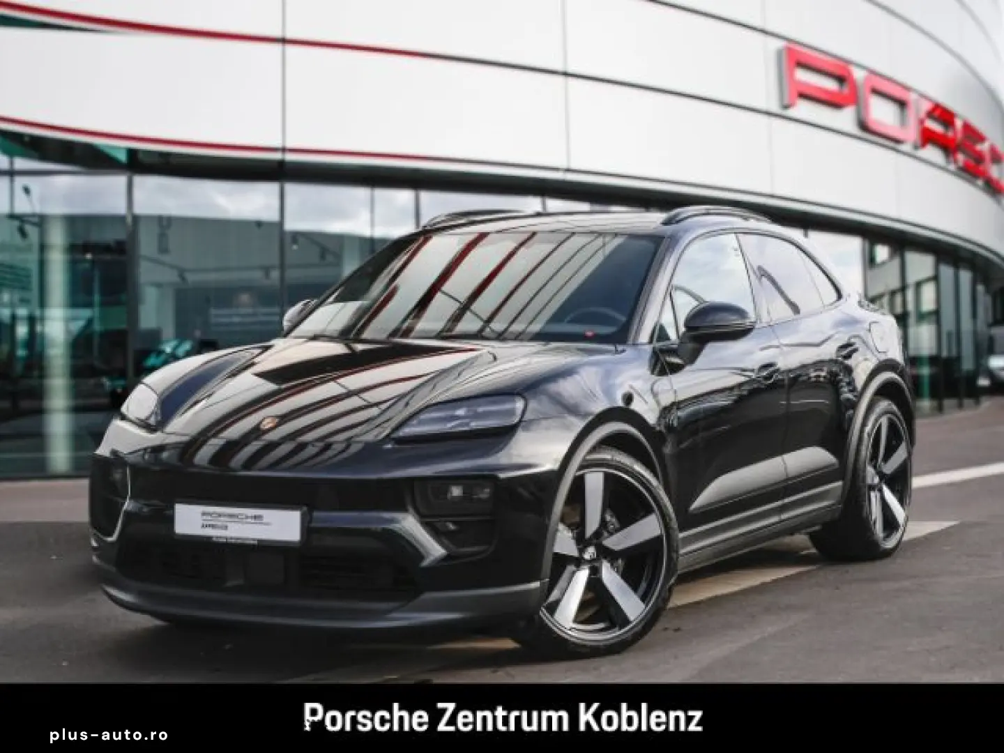 PORSCHE Macan 4