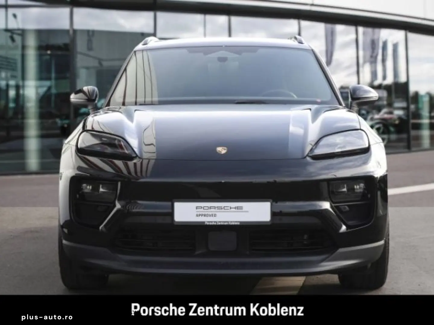 PORSCHE Macan 4