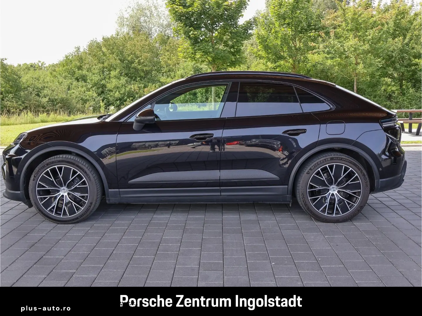 PORSCHE Macan Electric  Panorama  Luftfederung  Surround