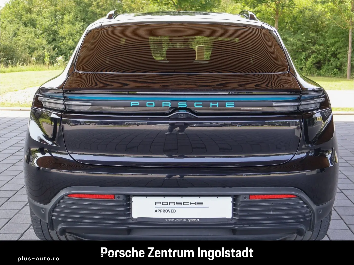 PORSCHE Macan Electric  Panorama  Luftfederung  Surround