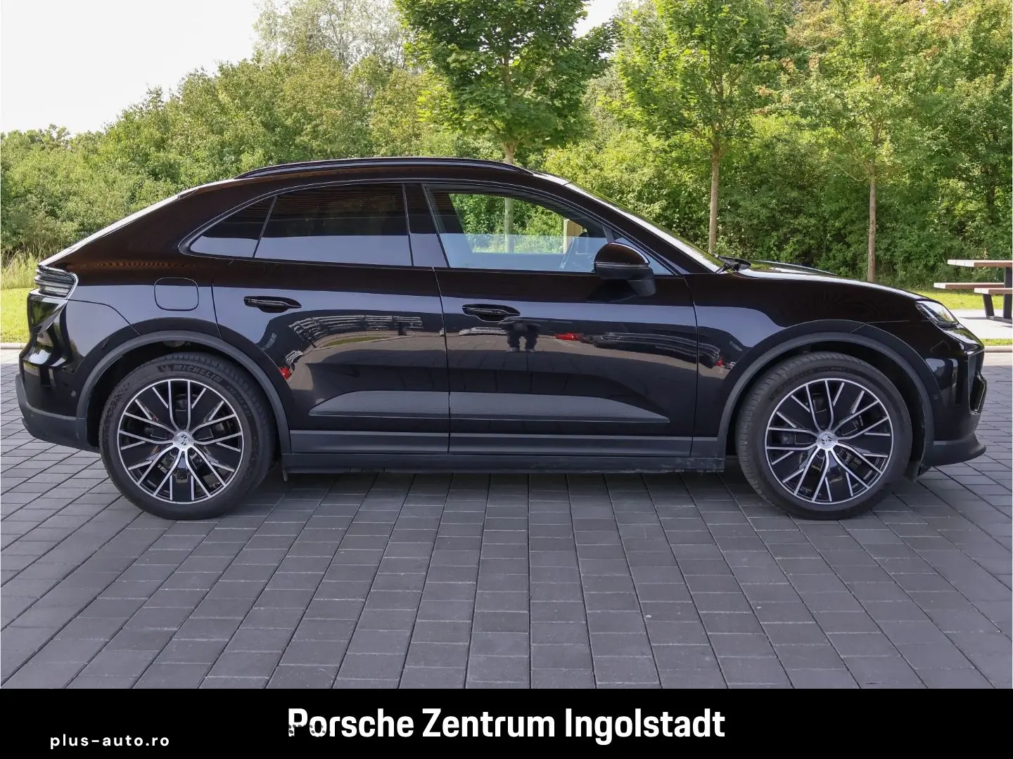 PORSCHE Macan Electric  Panorama  Luftfederung  Surround