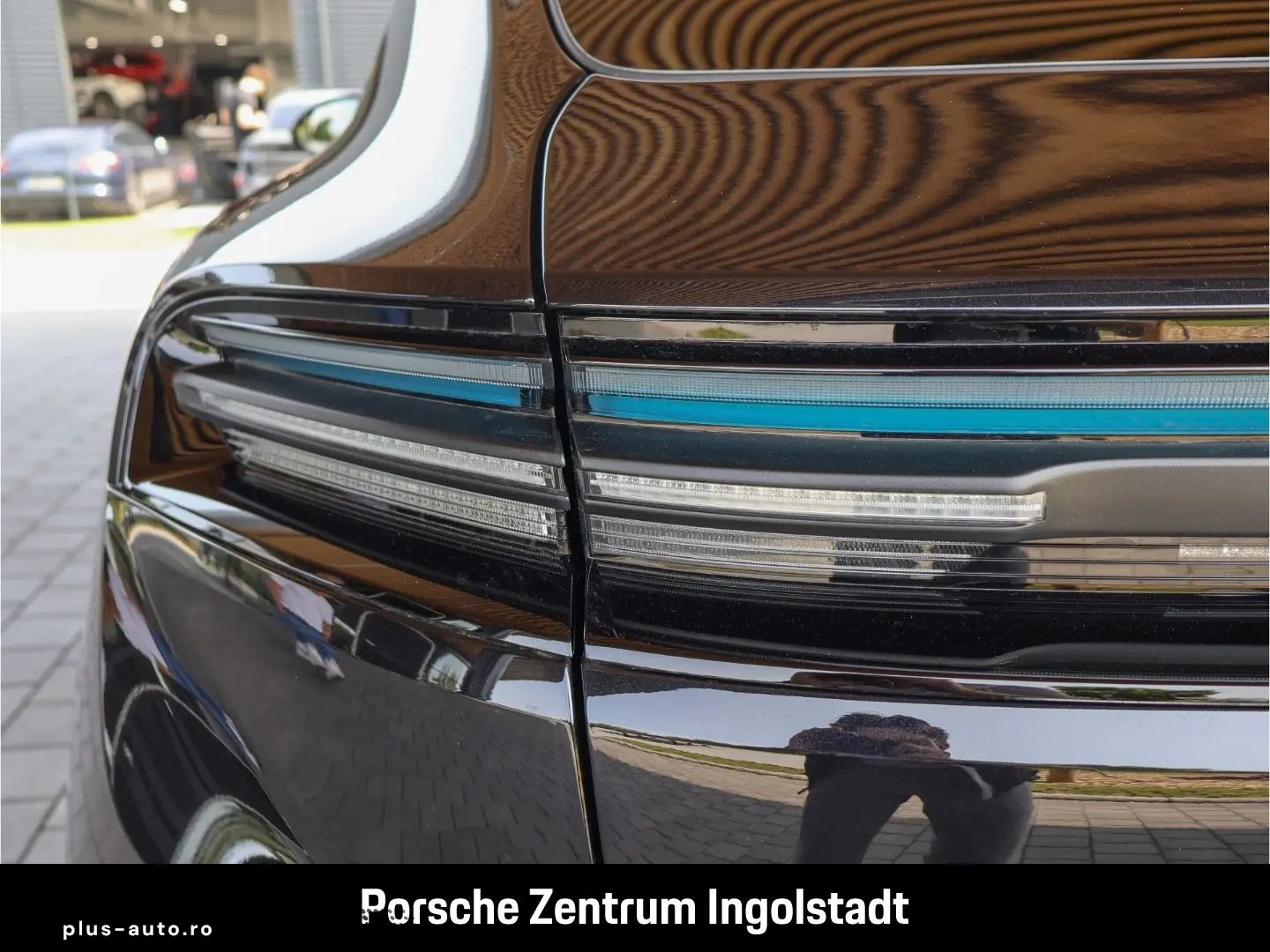 PORSCHE Macan Electric  Panorama  Luftfederung  Surround