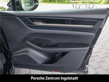 PORSCHE Macan Electric  Panorama  Luftfederung  Surround
