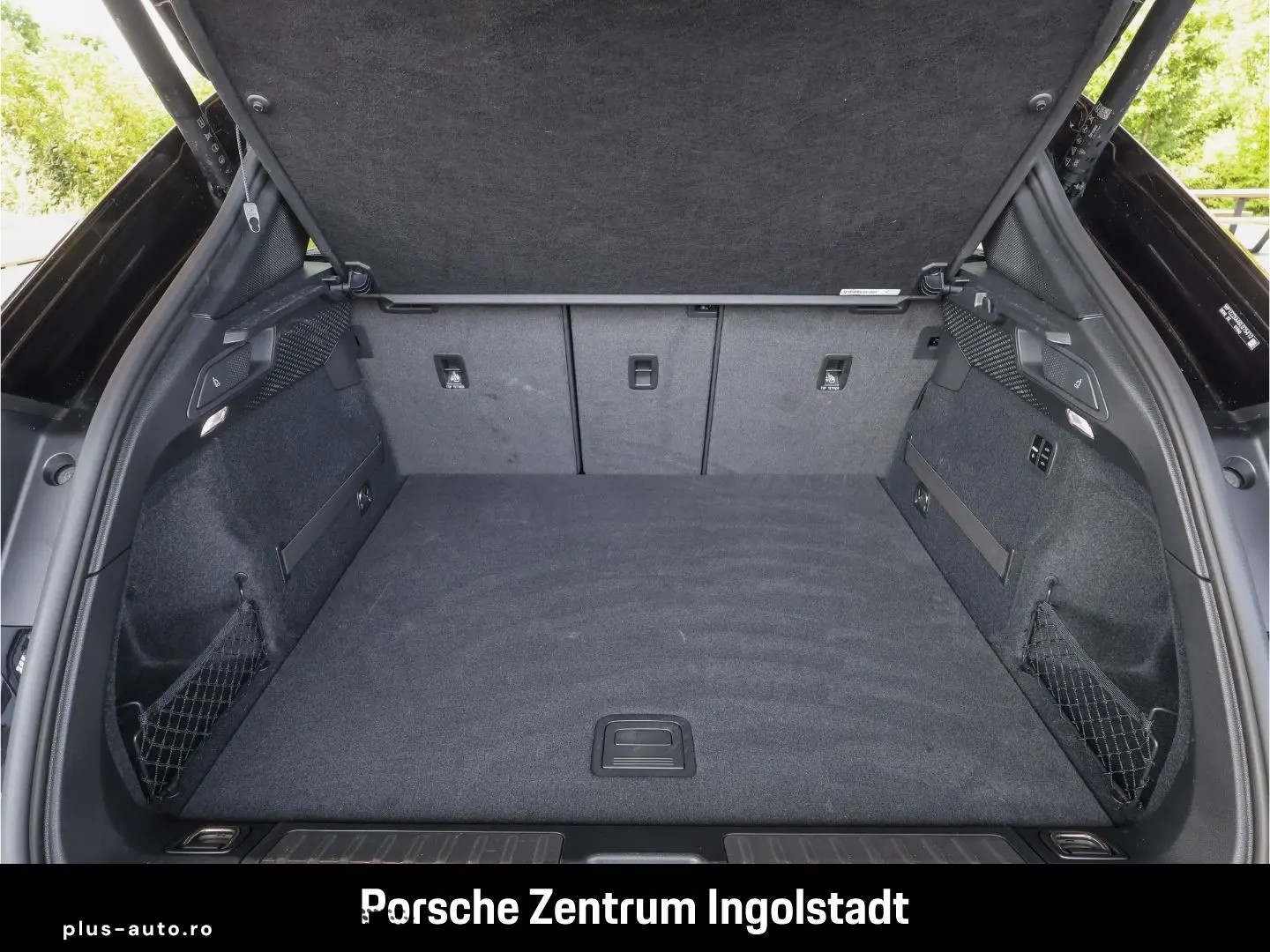 PORSCHE Macan Electric  Panorama  Luftfederung  Surround