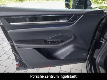 PORSCHE Macan Electric  Panorama  Luftfederung  Surround