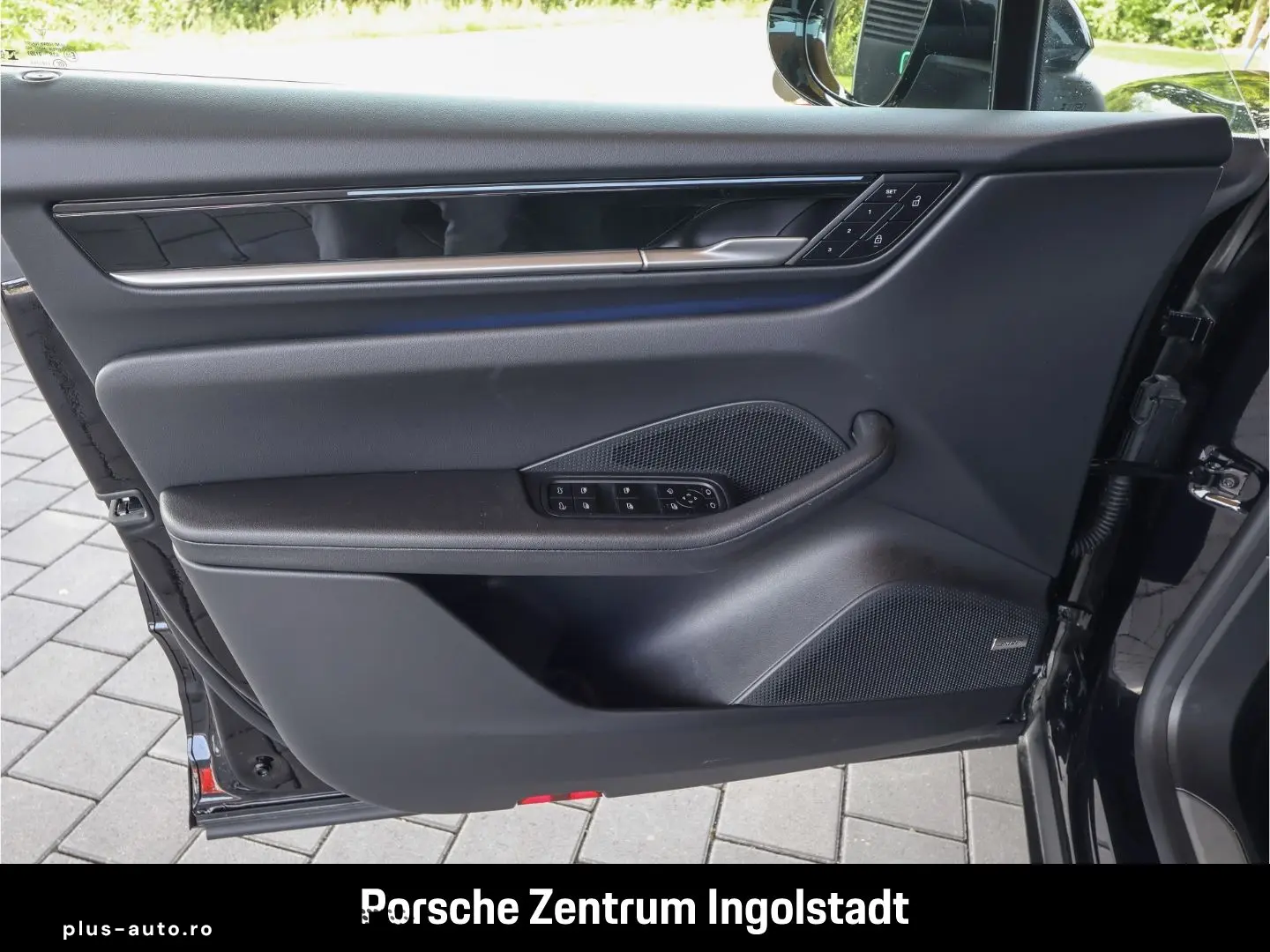 PORSCHE Macan Electric  Panorama  Luftfederung  Surround