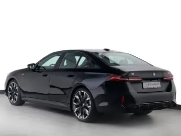 BMW i5 M60 xDrive M Sport DrivePro HUD H&K 360  21