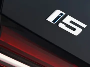 BMW i5 M60 xDrive M Sport DrivePro HUD H&K 360  21