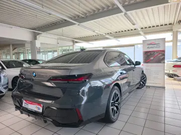 BMW 740d xDrive M Sport Fond Entertaiment B&W Sound