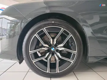 BMW 740d xDrive M Sport Fond Entertaiment B&W Sound