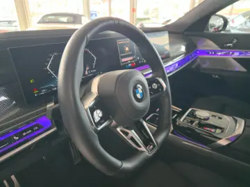 BMW 740d xDrive M Sport Fond Entertaiment B&W Sound