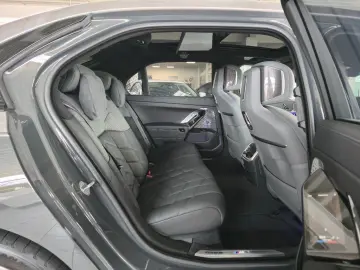 BMW 740d xDrive M Sport Fond Entertaiment B&W Sound