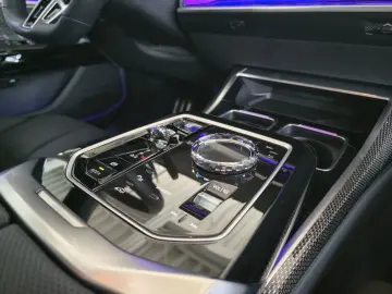 BMW 740d xDrive M Sport Fond Entertaiment B&W Sound