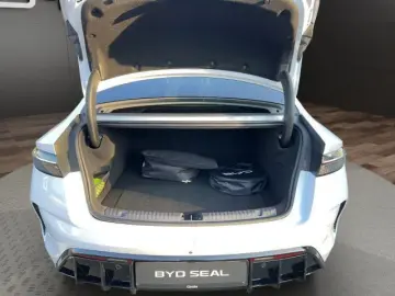 BYD Seal Design 230kW Reichweite 570km Panoramadach
