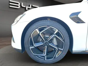 BYD Seal Design 230kW Reichweite 570km Panoramadach