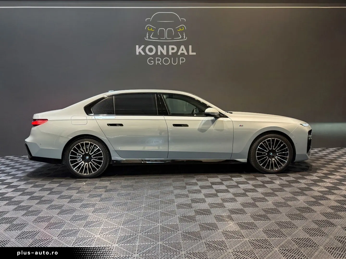 BMW 740 d xDrive B&W Sky Lounge M Sport Pro Luft 21