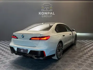 BMW 740 d xDrive B&W Sky Lounge M Sport Pro Luft 21