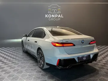 BMW 740 d xDrive B&W Sky Lounge M Sport Pro Luft 21