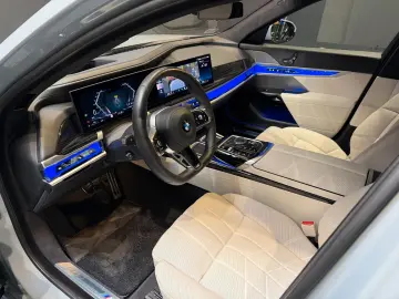 BMW 740 d xDrive B&W Sky Lounge M Sport Pro Luft 21