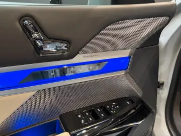 BMW 740 d xDrive B&W Sky Lounge M Sport Pro Luft 21