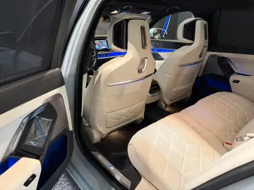 BMW 740 d xDrive B&W Sky Lounge M Sport Pro Luft 21