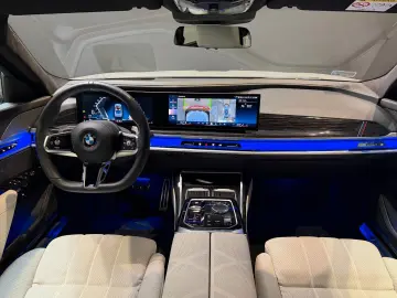 BMW 740 d xDrive B&W Sky Lounge M Sport Pro Luft 21