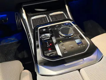 BMW 740 d xDrive B&W Sky Lounge M Sport Pro Luft 21