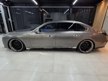 BMW 740 d xDrive M Sport INDIVIDUAL CINEMA UPE 180.