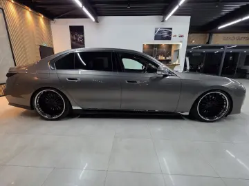 BMW 740 d xDrive M Sport INDIVIDUAL CINEMA UPE 180.
