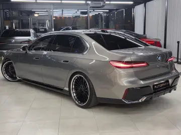 BMW 740 d xDrive M Sport INDIVIDUAL CINEMA UPE 180.