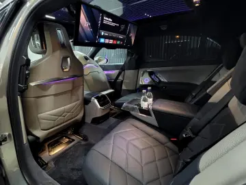 BMW 740 d xDrive M Sport INDIVIDUAL CINEMA UPE 180.