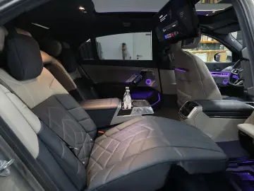 BMW 740 d xDrive M Sport INDIVIDUAL CINEMA UPE 180.