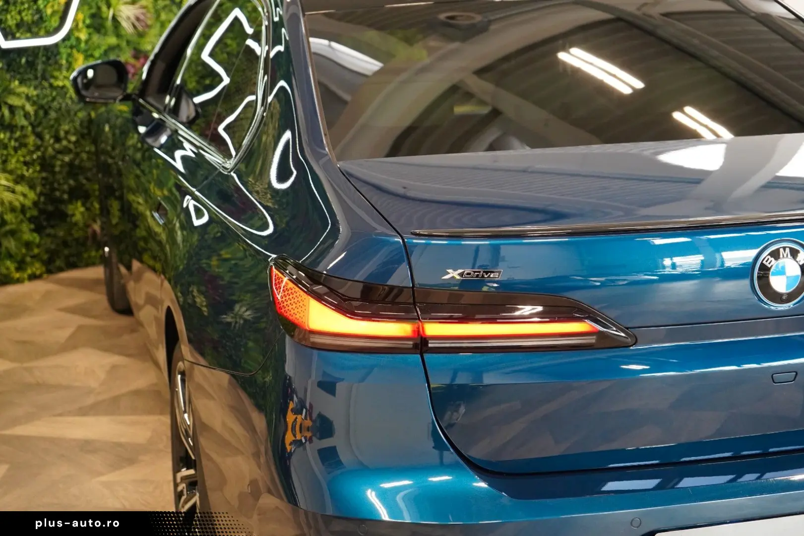 BMW 750e XDRIVE THEATRE HUD SKY-L B&W 110.496€ NETTO