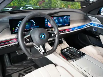 BMW 750e XDRIVE THEATRE HUD SKY-L B&W 110.496€ NETTO