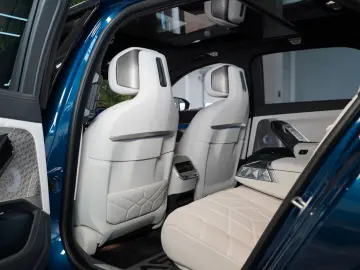 BMW 750e XDRIVE THEATRE HUD SKY-L B&W 110.496€ NETTO