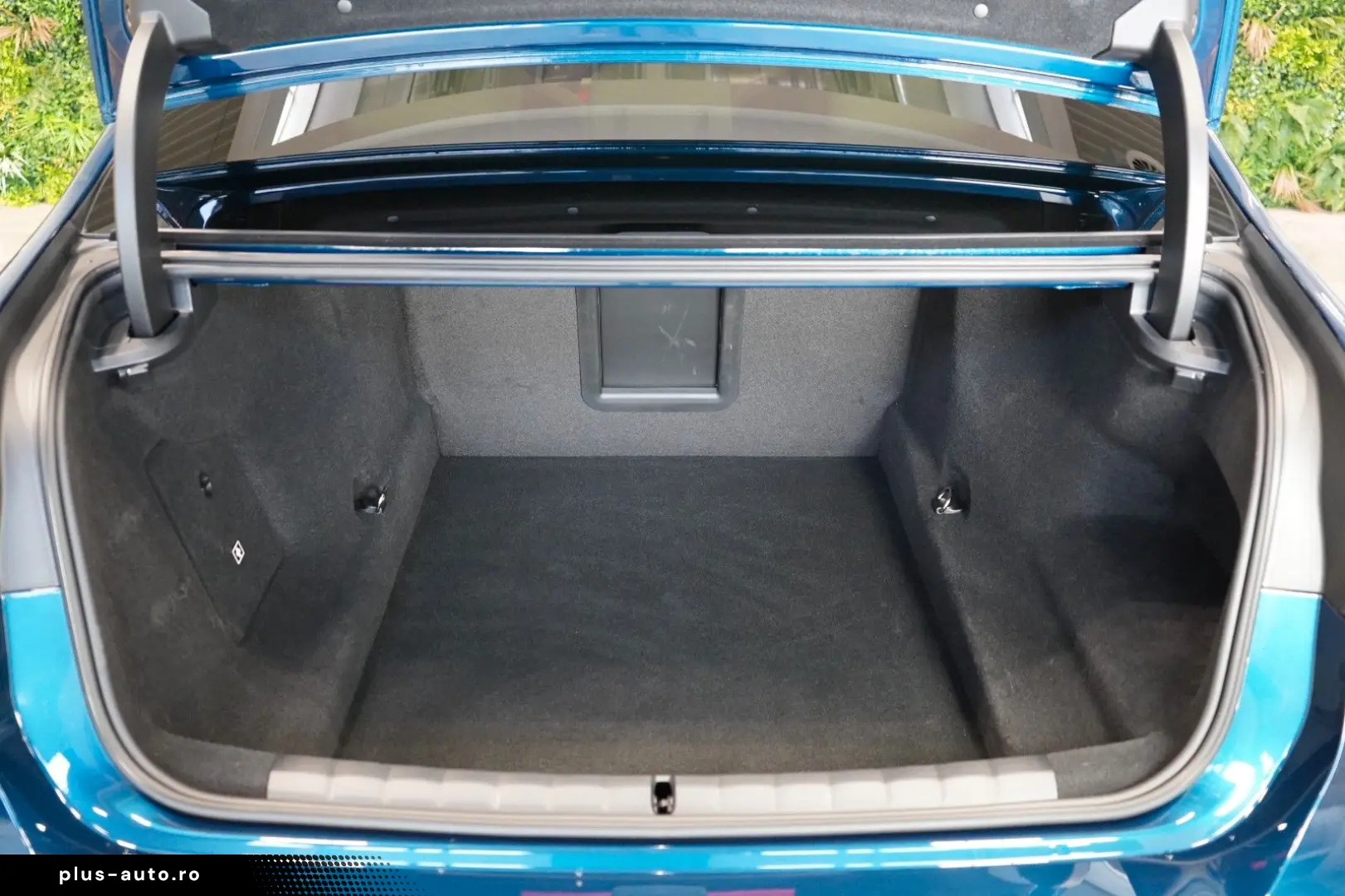 BMW 750e XDRIVE THEATRE HUD SKY-L B&W 110.496€ NETTO